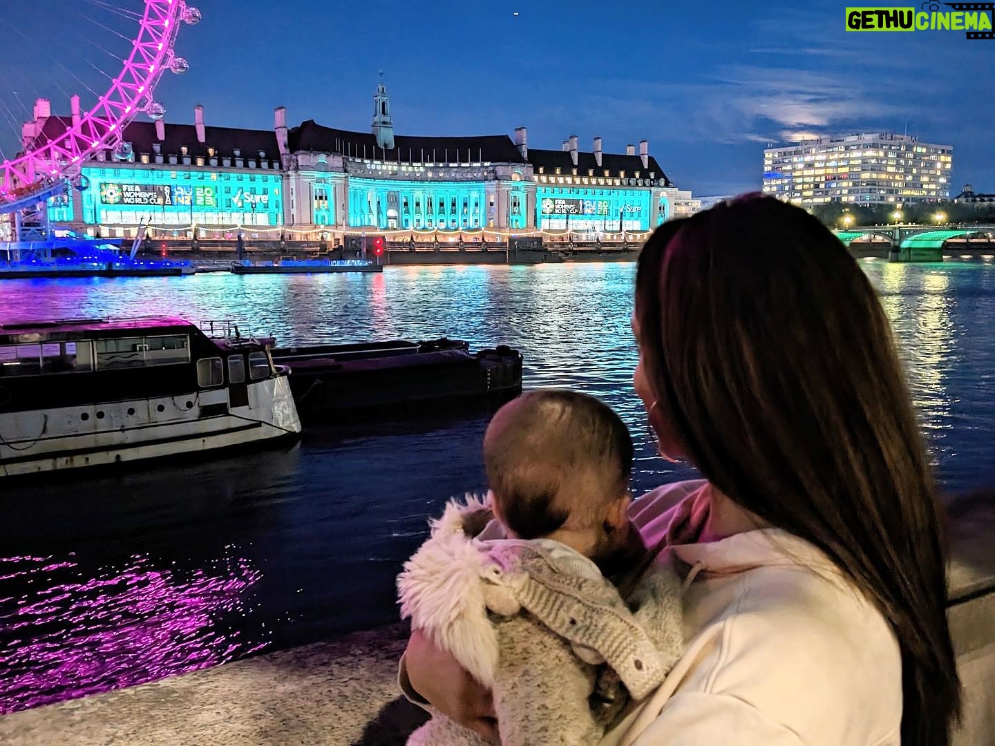 Seema Jaswal Instagram - AD. Last night, @suredeodorantuk invited me to County Hall to witness their projection of Lioness @laurennjjames onto one of London’s iconic landmarks. It was both beautiful and inspiring to see especially against such a stunning backdrop✨ As a sponsor of the @fifawomensworldcup , Sure is committed to supporting and celebrating women’s football, nonstop. ⚽💪 Whatever happens on the pitch this summer, Sure is proud to champion women’s football and hopes to help inspire the next generation of footballers. I’m so glad that I got to bring my girl down with me and am incredibly proud that she will grow up in a world seeing women in sport being celebrated like this 🥰👍 Go on Lionesses! #Sure #SureNonstopProtection #fifawwc