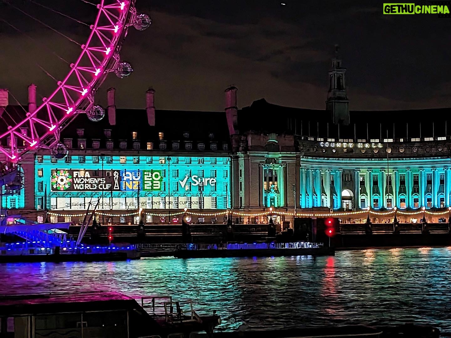 Seema Jaswal Instagram - AD. Last night, @suredeodorantuk invited me to County Hall to witness their projection of Lioness @laurennjjames onto one of London’s iconic landmarks. It was both beautiful and inspiring to see especially against such a stunning backdrop✨ As a sponsor of the @fifawomensworldcup , Sure is committed to supporting and celebrating women’s football, nonstop. ⚽💪 Whatever happens on the pitch this summer, Sure is proud to champion women’s football and hopes to help inspire the next generation of footballers. I’m so glad that I got to bring my girl down with me and am incredibly proud that she will grow up in a world seeing women in sport being celebrated like this 🥰👍 Go on Lionesses! #Sure #SureNonstopProtection #fifawwc