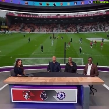 Seema Jaswal Instagram - Match Day Live on Sunday for the @premierleague global audience with these legends @alanshearer @wrightyofficial @mariomelchiot1 Engaging, enlightening and most of all enjoyable! 💛 #throwback #tb #fridayfeeling #pl #bournemouth #chelseafc #everton #arsenalfc #football #soccer #footballanalysis #livetv #matchday #whataday