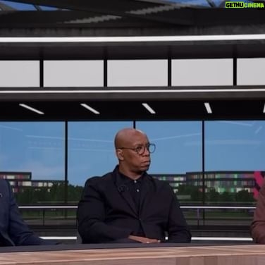 Seema Jaswal Instagram - Match Day Live on Sunday for the @premierleague global audience with these legends @alanshearer @wrightyofficial @mariomelchiot1 Engaging, enlightening and most of all enjoyable! 💛 #throwback #tb #fridayfeeling #pl #bournemouth #chelseafc #everton #arsenalfc #football #soccer #footballanalysis #livetv #matchday #whataday