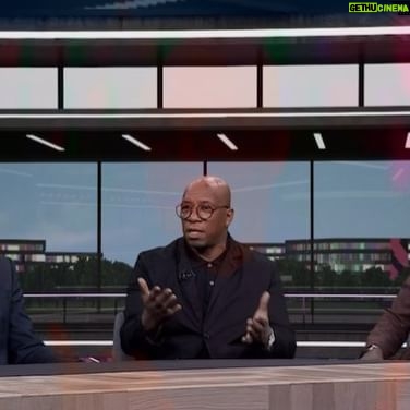 Seema Jaswal Instagram - Match Day Live on Sunday for the @premierleague global audience with these legends @alanshearer @wrightyofficial @mariomelchiot1 Engaging, enlightening and most of all enjoyable! 💛 #throwback #tb #fridayfeeling #pl #bournemouth #chelseafc #everton #arsenalfc #football #soccer #footballanalysis #livetv #matchday #whataday