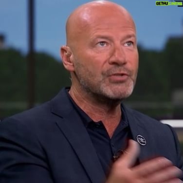 Seema Jaswal Instagram - Match Day Live on Sunday for the @premierleague global audience with these legends @alanshearer @wrightyofficial @mariomelchiot1 Engaging, enlightening and most of all enjoyable! 💛 #throwback #tb #fridayfeeling #pl #bournemouth #chelseafc #everton #arsenalfc #football #soccer #footballanalysis #livetv #matchday #whataday