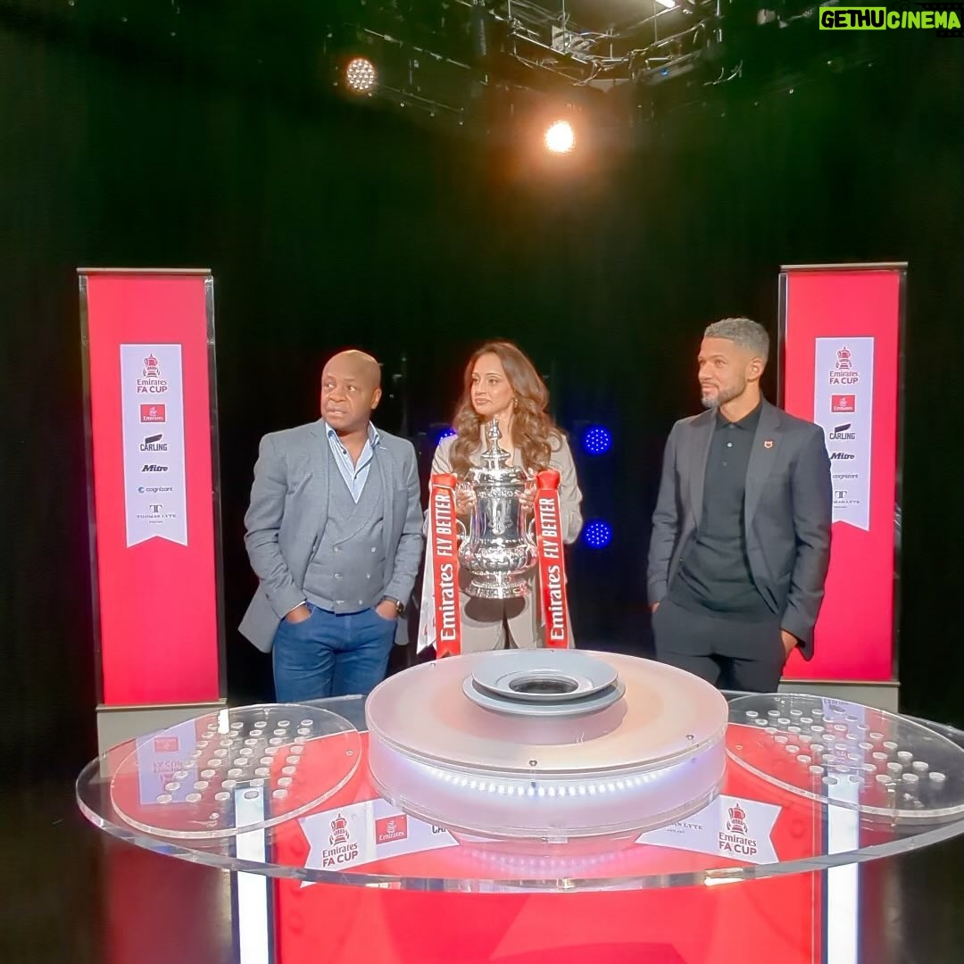 Seema Jaswal Instagram - 80 teams, 40 ties, all roads lead to Wembley! Iβm delighted to be hosting the @emiratesfacup draws once again on @itv this season. For the first round draw I had the pleasure of having @paulparkerofficial and @jobimcanuff with me. Thanks for joining us and π€π½ you got the draw that you wanted! Sharing a few #btsedits see you at the next one π