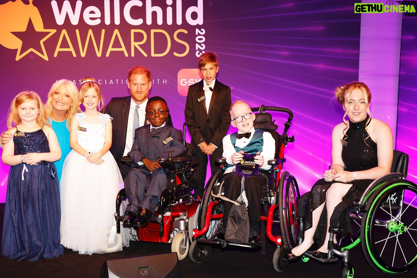 Seema Jaswal Instagram - The @wellchild awards was an evening that quite simply took my breath away and it was a reminder that life itself is a privilege. You never quite know what cards you’ll be dealt with in life and the young children I met on the night face challenges every day that many of us could not imagine having to live with. Yet they manage to not only live their lives but also make a difference to others. Inspired beyond words with the courage bravery and spirit these children and their families have shown…they are true heroes. I was honoured to present an award to Hayley in the most inspirational young person 12-14 category alongside my good friend @edchamberlin Hayley - @cassinhayley is not only exceptionally talented but worked the room like I’ve never seen before! I loved spending the evening with her and her beautiful family who I am also incredibly inspired by and I hope that I am able to be as good a parent to my daughter as they are to Hayley. The evening was also another reminder of just how lucky we are to have such fantastic Doctors, Nurses and Carers in this country. Thank you for your selflessness. On a final note, Hayley said something that has stuck with me and I think it’s something that we could all learn from. She said ‘I’m not disabled I’m differently abled’ Thank you to the wellchild team for having me and for such a special evening. #wellchildawards #inspiring