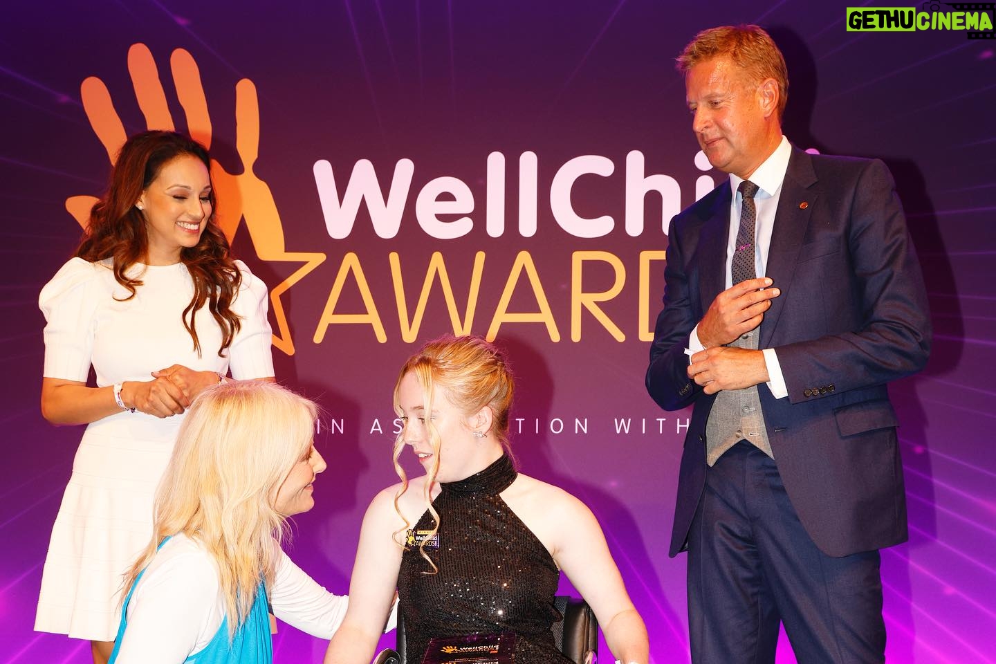 Seema Jaswal Instagram - The @wellchild awards was an evening that quite simply took my breath away and it was a reminder that life itself is a privilege. You never quite know what cards you’ll be dealt with in life and the young children I met on the night face challenges every day that many of us could not imagine having to live with. Yet they manage to not only live their lives but also make a difference to others. Inspired beyond words with the courage bravery and spirit these children and their families have shown…they are true heroes. I was honoured to present an award to Hayley in the most inspirational young person 12-14 category alongside my good friend @edchamberlin Hayley - @cassinhayley is not only exceptionally talented but worked the room like I’ve never seen before! I loved spending the evening with her and her beautiful family who I am also incredibly inspired by and I hope that I am able to be as good a parent to my daughter as they are to Hayley. The evening was also another reminder of just how lucky we are to have such fantastic Doctors, Nurses and Carers in this country. Thank you for your selflessness. On a final note, Hayley said something that has stuck with me and I think it’s something that we could all learn from. She said ‘I’m not disabled I’m differently abled’ Thank you to the wellchild team for having me and for such a special evening. #wellchildawards #inspiring