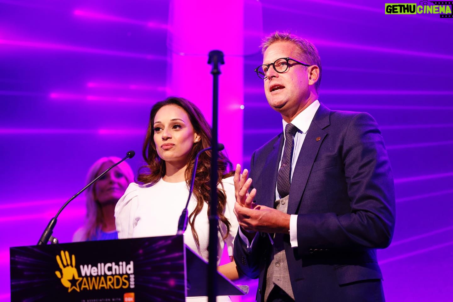 Seema Jaswal Instagram - The @wellchild awards was an evening that quite simply took my breath away and it was a reminder that life itself is a privilege. You never quite know what cards you’ll be dealt with in life and the young children I met on the night face challenges every day that many of us could not imagine having to live with. Yet they manage to not only live their lives but also make a difference to others. Inspired beyond words with the courage bravery and spirit these children and their families have shown…they are true heroes. I was honoured to present an award to Hayley in the most inspirational young person 12-14 category alongside my good friend @edchamberlin Hayley - @cassinhayley is not only exceptionally talented but worked the room like I’ve never seen before! I loved spending the evening with her and her beautiful family who I am also incredibly inspired by and I hope that I am able to be as good a parent to my daughter as they are to Hayley. The evening was also another reminder of just how lucky we are to have such fantastic Doctors, Nurses and Carers in this country. Thank you for your selflessness. On a final note, Hayley said something that has stuck with me and I think it’s something that we could all learn from. She said ‘I’m not disabled I’m differently abled’ Thank you to the wellchild team for having me and for such a special evening. #wellchildawards #inspiring