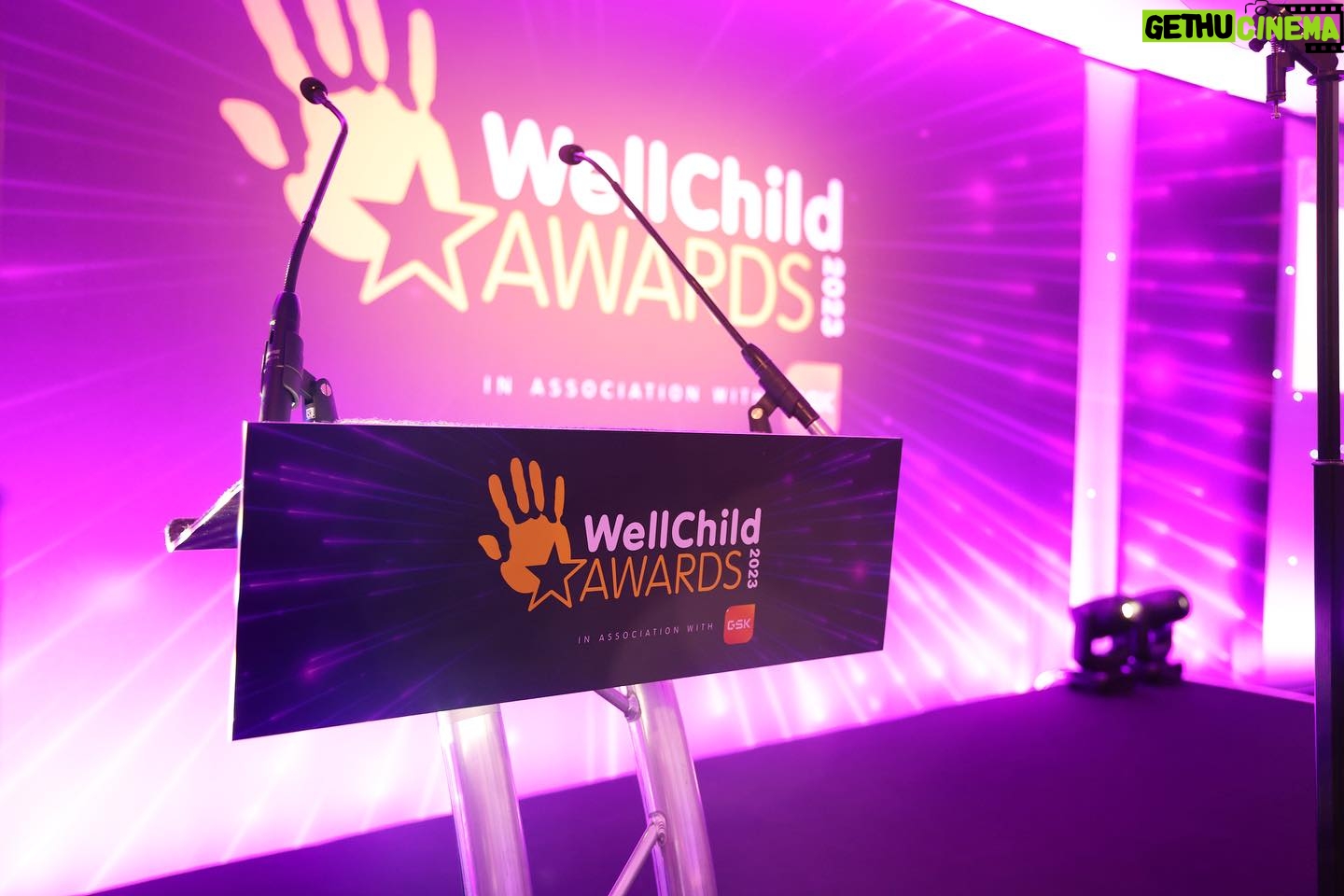 Seema Jaswal Instagram - The @wellchild awards was an evening that quite simply took my breath away and it was a reminder that life itself is a privilege. You never quite know what cards you’ll be dealt with in life and the young children I met on the night face challenges every day that many of us could not imagine having to live with. Yet they manage to not only live their lives but also make a difference to others. Inspired beyond words with the courage bravery and spirit these children and their families have shown…they are true heroes. I was honoured to present an award to Hayley in the most inspirational young person 12-14 category alongside my good friend @edchamberlin Hayley - @cassinhayley is not only exceptionally talented but worked the room like I’ve never seen before! I loved spending the evening with her and her beautiful family who I am also incredibly inspired by and I hope that I am able to be as good a parent to my daughter as they are to Hayley. The evening was also another reminder of just how lucky we are to have such fantastic Doctors, Nurses and Carers in this country. Thank you for your selflessness. On a final note, Hayley said something that has stuck with me and I think it’s something that we could all learn from. She said ‘I’m not disabled I’m differently abled’ Thank you to the wellchild team for having me and for such a special evening. #wellchildawards #inspiring