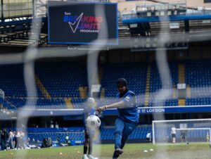 Seema Jaswal Instagram - AD Thrilled to have joined @suresportuk on site at @chelseafc last week to see its #BreakingLimitsProgramme in action. The programme works with NGOs and grassroots initiatives around the world helping disadvantaged young people to break down the barriers holding them back from moving however they want. Sure recognises the power of movement and how important it is that everyone has the ability to move however and whenever they want. It’s part of the reason why I’ve been an ongoing Sure partner, as a sports fan, supporter and now parent, I want to make sure my little girl has every opportunity to partake in movement and sport however she chooses. Sport can teach us so much more than we realise and that transcends to so many other parts of our lives. It’s such a powerful tool for social change and it was an honour see programmes like this one in action.
 
And bonus, I got to catch up with my friend @enialuko and I got some tips from the coaches from @chelseafc for my Sure #BringTheHeat challenge!