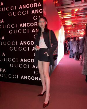 Sei Shiraishi Instagram - GUCCIの新クリエイティブ・ディレクターサバト・デ・サルノのデビューコレクション「Gucci Ancora」のローンチを記念した、一夜限りのスペシャルイベントに参加しました。
Rosso Ancoraカラーで彩られた国立競技場の屋内練習トラックで、「Ancora – もう一度、もっと、ファッションに恋をしよう」というサバトのメッセージを体感してきました。
とても素敵な空間で特別な時間を過ごすことが出来て、幸せでした♡

#GucciAncora
#GucciSS24
#PR
@gucci 
@sabatods