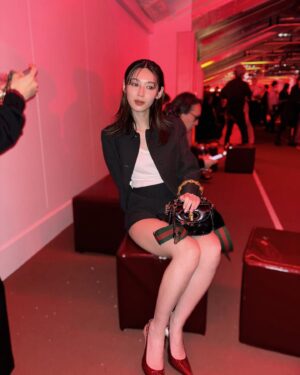Sei Shiraishi Instagram - GUCCIの新クリエイティブ・ディレクターサバト・デ・サルノのデビューコレクション「Gucci Ancora」のローンチを記念した、一夜限りのスペシャルイベントに参加しました。
Rosso Ancoraカラーで彩られた国立競技場の屋内練習トラックで、「Ancora – もう一度、もっと、ファッションに恋をしよう」というサバトのメッセージを体感してきました。
とても素敵な空間で特別な時間を過ごすことが出来て、幸せでした♡

#GucciAncora
#GucciSS24
#PR
@gucci 
@sabatods