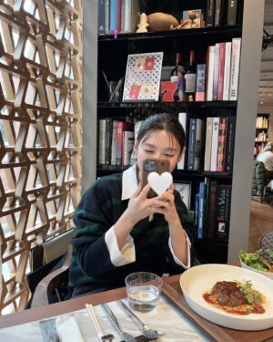Sei Shiraishi Instagram - 📷 
by @horimiona_official 
#雨で前髪おわた