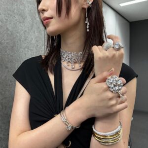 Sei Shiraishi Instagram - Netflixシリーズ『幽☆遊☆白書』
本日より世界独占配信スタートです。

是非ご覧下さい！

dress : @harunobumurata 
accessory : @swarovski @hpfrance_official @e.m.__official 
Styled by @limleanlee 

#幽遊白書　#yuyuhakusho
