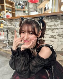 Sei Shiraishi Instagram - 今夜10時は、#合理的にあり得ない 第7話放送です！ 写真は載せ忘れてしまった先週の衣装ヘビメタ衣装です👩🏻‍🎤 お楽しみに！