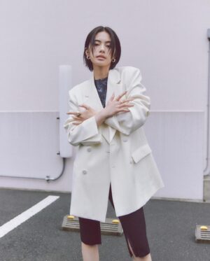 Seira Anzai Instagram - @boucheron × @drop_tokyo 

hair&make: @karen___lemon 
Stylist: @masumi_yakuzawa 
Photographer: @airguitar_junjun
