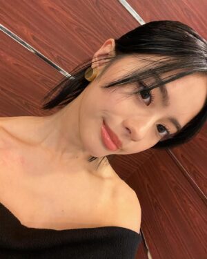 Seira Anzai Instagram - Thank you... @sundayjapon_tbs

All: @newbottega 

hair&make: @iwatayuina 
stylist: @df4810
