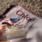Seira Anzai Instagram - Chloe オードパルファム ルミヌーズはローズの香りが上品で甘く こうした晴れの休日につけたくなるような香りです🌞♡ リボンにはピンクのステッチがアクセントに… ⠀ @latelierdesparfums_jp @chloe #PR #クロエルミヌーズ #クロエフレグランス #ラトリエデパルファム #iamchloe