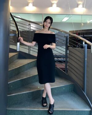 Seira Anzai Instagram - Thank you... @sundayjapon_tbs

All: @newbottega 

hair&make: @iwatayuina 
stylist: @df4810