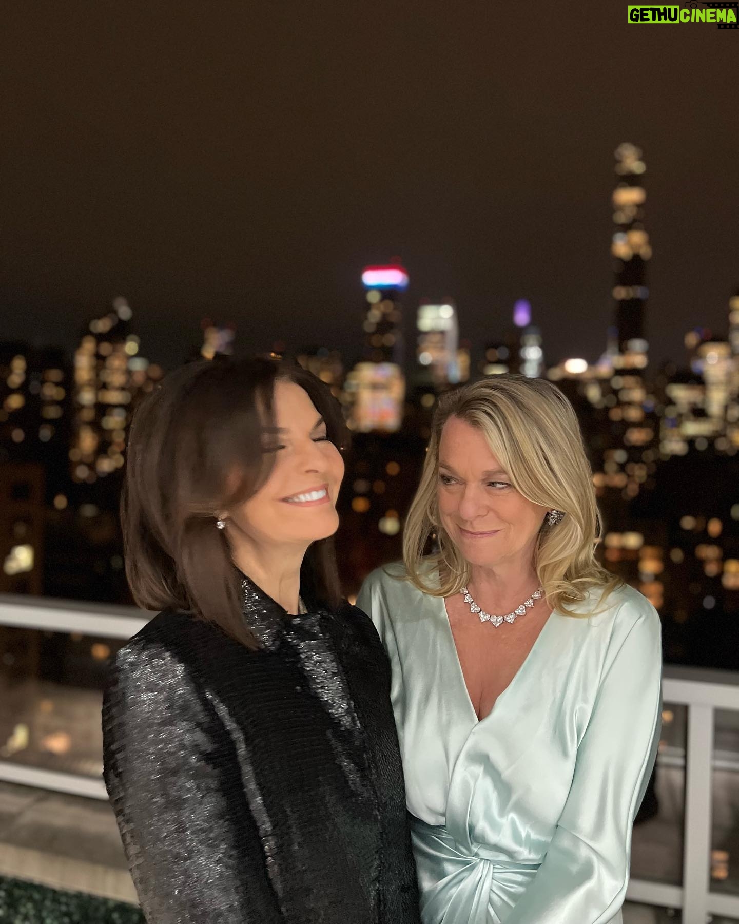 Sela Ward - 3.2K Likes - Grins and giggles with my dear friend, @debbiebancroftny. I just love NYC during the holidays.