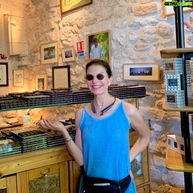 Sela Ward - 3.3K Likes - J’adore le chocolat! #nationalchocolateday