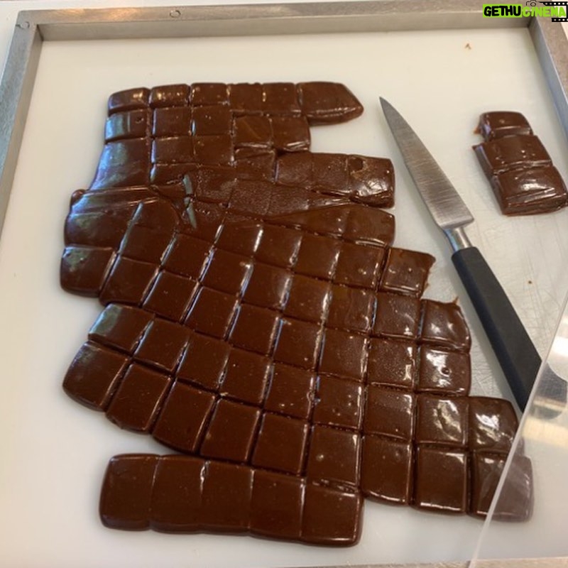Sela Ward - 3.3K Likes - J’adore le chocolat! #nationalchocolateday