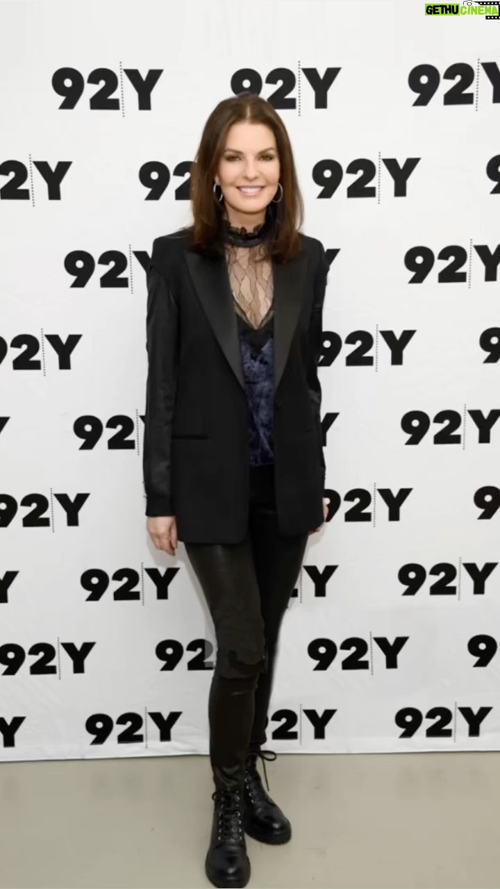 Sela Ward - 6K Likes - I think it’s safe to say… I love to wear black. #FashionFriday