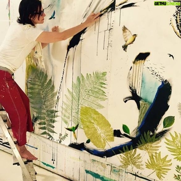Sela Ward - 3.3K Likes - Barefoot and fancy-free 🎨