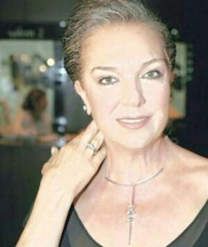 Selda Alkor Instagram - Sevgili gönül dostlarım sağlık huzur ve iyiliklerle dolu bir Bayram geçirmenizi dilerim 💖

#seldaalkor #oyuncu #sanatçı #star #türkfilm #yeşilçam #siyahbeyaz #sevgi #dizi #asmalıkonak #sultan #yeşilgöz #atatürk #mevlana #müzikal #istanbul #tiyatro #Türkiye #sokaktakicanlar #çevre#vatan #yeşil #bayrak #bayram #ramazanbayramı