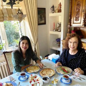 Selda Alkor Instagram - Sevgili gönül dostlarım Tireboludan manevi kızım canım Neroş'um geldi bizi çok mutlu etti sabah kahvaltısından bir kare 💖

#seldaalkor #oyuncu #sanatçı #star #türkfilm #yeşilçam #siyahbeyaz #sevgi #dizi #asmalıkonak #sultan #yeşilgöz #atatürk #mevlana #müzikal #istanbul #tiyatro #Türkiye #sokaktakicanlar #çevre#vatan #yeşil #bayrak #nerimanaracı