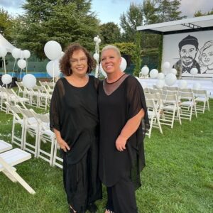 Selda Alkor Instagram - Sevgili gönül dostlarım çok sevdiğim arkadaşım dr Hasibe'nin güzel kızı Aylin'imizin düğün töreninde yengesi Berna Alıcı ile çoook mesut olmalarını dilerim 💖💞

#seldaalkor #oyuncu #sanatçı #star #türkfilm #yeşilçam #siyahbeyaz #sevgi #dizi #asmalıkonak #sultan #yeşilgöz #atatürk #mevlana #müzikal #istanbul #tiyatro #Türkiye #sokaktakicanlar #çevre#vatan #yeşil #bayrak # düğün #aylin #hasibe #bernaalıcı