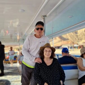 Selda Alkor Instagram - Sevgili gönül dostlarım eşim Cihat ile Sharm El Shıekh'in mercan kayalarının üstünde geziyoruz çiçek gibi renk renk balıklar ile 💖🐡🐬🐟🦈

#seldaalkor #oyuncu #sanatçı #star #türkfilm #yeşilçam #siyahbeyaz #sevgi #dizi #asmalıkonak #sultan #yeşilgöz #atatürŵk #mevlana #müzikal #istanbul #tiyatro #Türkiye #sokaktakicanlar #çevre#vatan #yeşil #bayrak #deniz #balık #mercan # sharmelsh