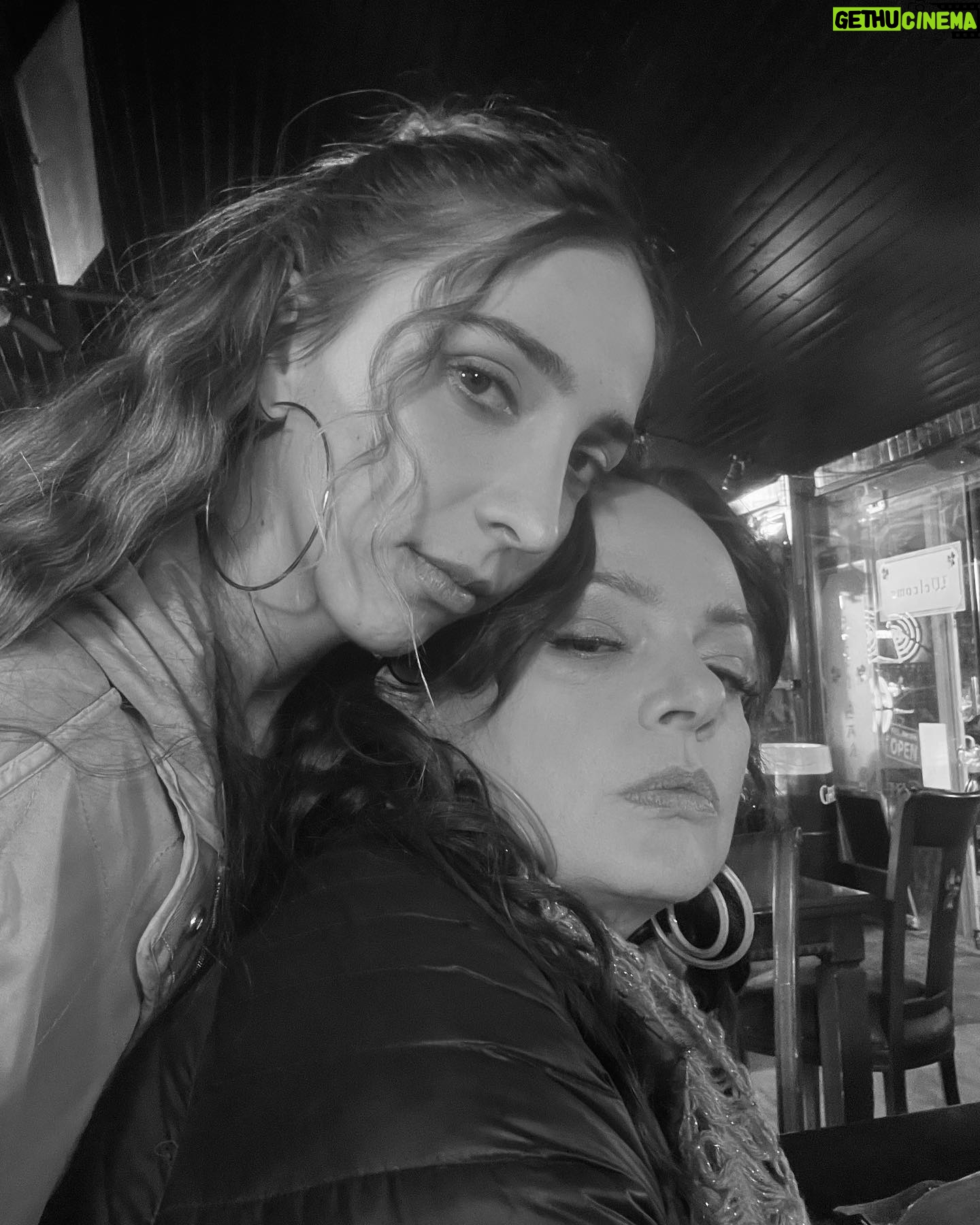 Selen Uçer - 883 Likes - Yolun açık ola #GAGA 🧡🍀🧿🙌🙏#Nazife gider 👋 @marmosetofmoda @mahallidilde @barisaygen @elifzeynep @cemroocan & tüm ekibe çok teşekkürler elinize ruhunuza aklınıza sağlık 🙏Ve fazla duygusallaşmadan…Yeriniz ayrı,beraber çalışmak şans zevk huzur gurur @barisgonenen @neyrakayabasi @denizturkali @gizbilgen ve tabii ki canım güzelim buklelim @ezoez im 🧡🥂