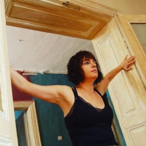 Selen Uçer Instagram - Canımı sıkmamalısınız 🙆🏻‍♀️ #tbt #ARA #2007 🧚🏿‍♀️🙌