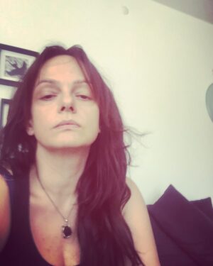 Selen Uçer Instagram - Aşk Büyü Vs.-Reyhan prova #tbt #2019haziran @askbuyuvs @mubiturkiye de yayında ve son ay koşun bence 😉🧞‍♀️ 🧿🙌
