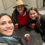 Selen Öztürk Instagram – 13. Uluslarası Suç Ve Ceza Film Festivali sona erdi . Festival Başkanı Sayın Prof.Dr Adem Sözüer’e ve festival direktörü Sayın Prof.Dr Bengi Semerci’ye ve festivalde görev alan gönüllü tüm arkadaşlarıma bu anlamlı ve özel hafta için çok teşekkür ediyorum .
Harika dört kadınla beraber “Uluslararası Altın Terazi Uzun Metraj Film Yarışması “jürisi olmaktan dolayı onur duydum . Tüm güzel paylaşım ve anılar için onlara da teşekkür etmek isterim . Sevgili Yolande Zauberman, Anna Margarita Albelo , Carmen Gray ve Melis Dehlil . İyi ki 🙏 Son sayfada izlediğimiz dokuz filmi görebilirsiniz.
Bu sene Altın Terazi ödülünü alan İran yapımı Alireza Khatami / Ali Asgari imzalı “Terrestrial Verses” – Fani Dizeler filmini izlemenizi şiddetle tavsiye ederim . Listemde olan diğer filmleri de story ‘de paylaşacağım.
Sevgiler ❤️
✨The 13th International Crime and Punishment Film Festival has concluded. I extend my sincere thanks to Festival President Prof. Dr. Adem Sözüer and Festival Director Prof. Dr. Bengi Semerci for this meaningful and special week. It was an honor to be part of the jury for the ‘International Golden Scales Feature Film Competition’ alongside four amazing women—Yolande Zauberman, Anna Margarita Albelo, Carmen Gray, and Melis Dehlil. 🙏 I also want to express my gratitude to them for all the beautiful moments and memories. I highly recommend watching the Iranian film ‘Terrestrial Verses’ directed by Alireza Khatami and Ali Asgari, which received the Golden Scales award this year. I’ll share the other films on my list in the story. With love.❤️ @uscff_icapff