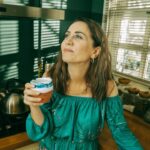 Selen Öztürk Instagram - Günaydın Çarşamba 🍀 Kahvesiz güne başlayamayanlar parmak kaldırsın ☕️☝️ #morning #morningmotivation #happy #coffee #lover