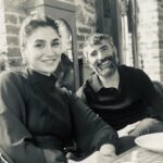 Selen Öztürk Instagram - Biz.. 😊.. Objektifime yakalanan canımlar 🫶 .. #KızılGoncalar 13 🌹Bu akşam 20:00’de .. ✨✨ @dizikizilgoncalar @nowtvturkiye @goldfilmyapim