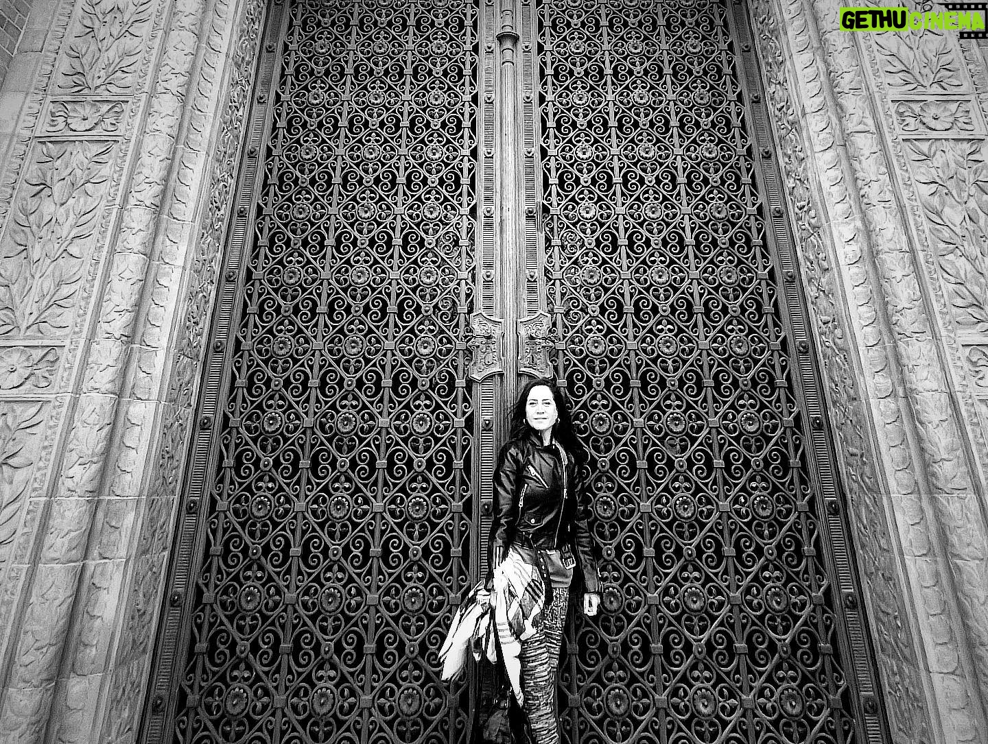 Selen Öztürk Instagram - Black&White Berlin 🖤
