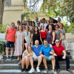 Selen Öztürk Instagram - Karşınızda İzmir Bornova Anadolu Lisesi ‘98 mezunları … 12.08.2023 Hiç unutulmayacak bir gündü .. Mezuniyetimizin 25. yılını tarif edilemez duygular içinde kutladık . Çocukluğumuza gençliğimize yeniden sarılmak ne kadar iyi hissettirdi. Sanki daha dün mezun olmuş gibiyiz .. Ne güzeliz ne özeliz . İyii ki bir aradayız , hala .. Yaşasın canım BAL ve #bal98 ☘️ Sizi çok seviyorummm Çookk .. Organizasyonda emeği geçen şahane dostlara sonsuz teşekkür 🤗🎈💕🥂🙏 @bornovaanadolu98 #25thalumnireunion