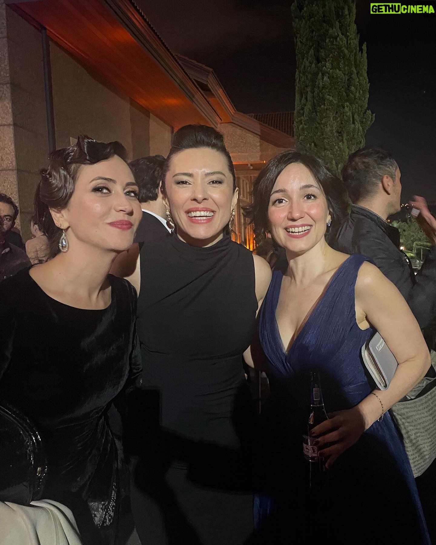 Selen Öztürk Instagram - #yapıkrediafifetiyatroödülleri 🖤 #tbt 1920’lere de göz kırpıyoruz 🥰