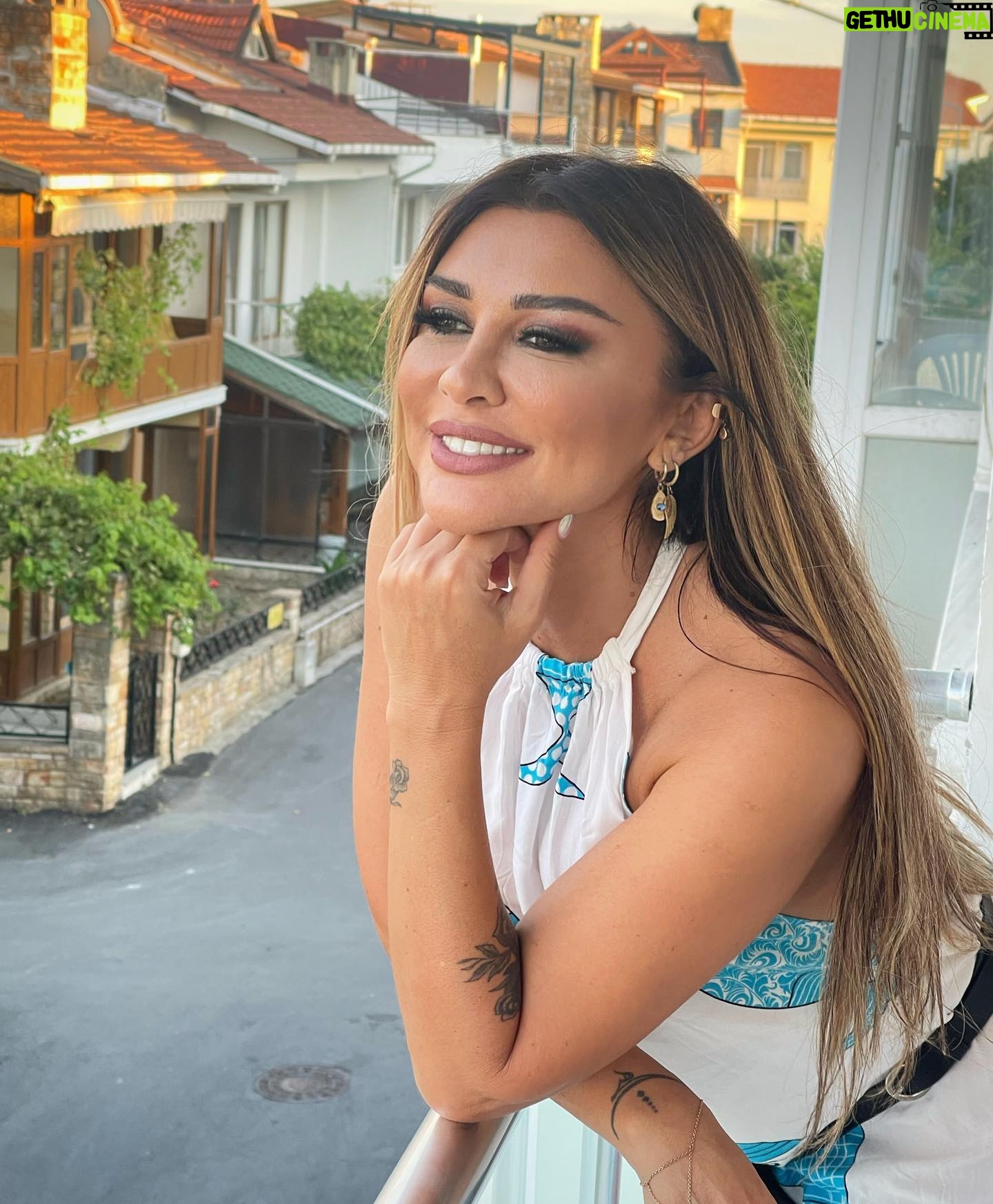 Selen Görgüzel Instagram - 🌤️ #bundandahaiyinasılolur🦄🍀✨💜 #yazlıkkaçamağı #haftasonu yine daldık anılara