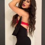 Selen Görgüzel Instagram – @fashiontv.tr tarafından yılın en iyi giyinen pop sanatçısı ödülünü bana layık gören tüm profesyonel ekibe sonsuz teşekkürler… @enisonatfashiontv @fashiontv 

Elbise @pinarkerimoglu