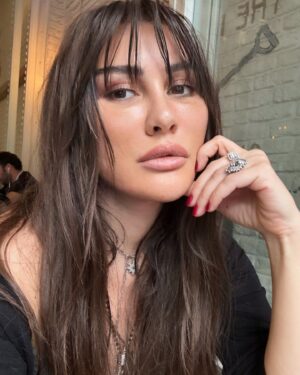Selen Görgüzel Instagram - Kendime yeni bir ben lazımdı :)