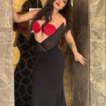 Selen Görgüzel Instagram – @fashiontv.tr tarafından yılın en iyi giyinen pop sanatçısı ödülünü bana layık gören tüm profesyonel ekibe sonsuz teşekkürler… @enisonatfashiontv @fashiontv 

Elbise @pinarkerimoglu