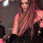 Selen Görgüzel Instagram – Sahneye çıktığım an sanki bir büyü bir yerlerden aniden gelir ve ruhu size çarpar ve tamamıyla kontrolünüzü kaybedersiniz… Michael Jackson
Hayat sahnesinde dans ettiğin bensem kalbinin ritmini ona uyduracaksın…😉