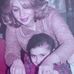 Selen Görgüzel Instagram – Doğurmuş..
Doğurmamış..
Doğurduğunu bağrına basmış..
Kendi anne olan..
Vicdanı anne olan..
Ruhu anne olan..
Bütün kocaman yürekli kadınlara..
Gidenler nur olsun..❤️
Kalanlar sağ olsun..
Tüm Annelerimizin 
 ANNELER günü kutlu olsun..🙏❤️ @selma2212new