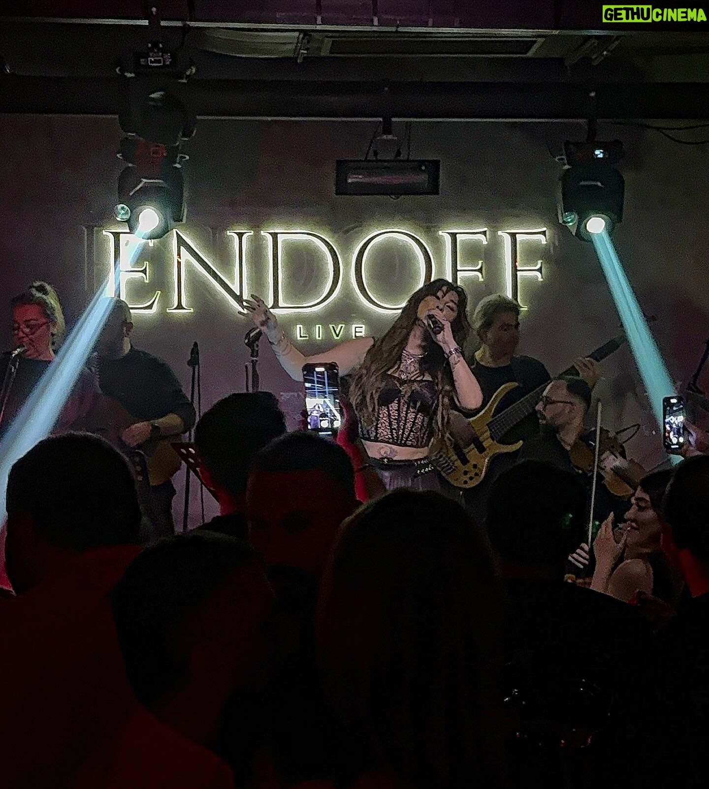 Selen Görgüzel - 10.5K Likes - Teşekkürler 🖤✨🖤
@endoff.live
Basın @arasozgur
Saç&Makyaj @ramadanbozaci
Elbise tasarım @pinarkerimoglu
Fotoğraf @umttunc
Orkestra @emrahguitars
Asistan @yarennofficial
Vokal @edabingolmusic