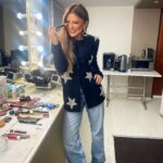 Selen Görgüzel Instagram – Kulis halleri yayına son 2dk hadi Selooo stüdyoya @soylemezsemolmazofficial @beyaztv 

Ceket @pinarkerimoglu