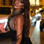 Selen Görgüzel Instagram – #cumhuriyet coşkumuzun sahneden sokaklara taştığı anlar… 🇹🇷❤️🇹🇷

Kıyafet @pinarkerimoglu
Fotoğraf @eve_line_photo