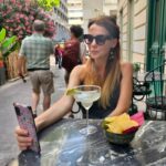 Selen Soyder Instagram - Arkadaki insanları tanımıyorum🤷🏼‍♀️ onlarda beni tanımıyor onların kaybı🥲😂🤪