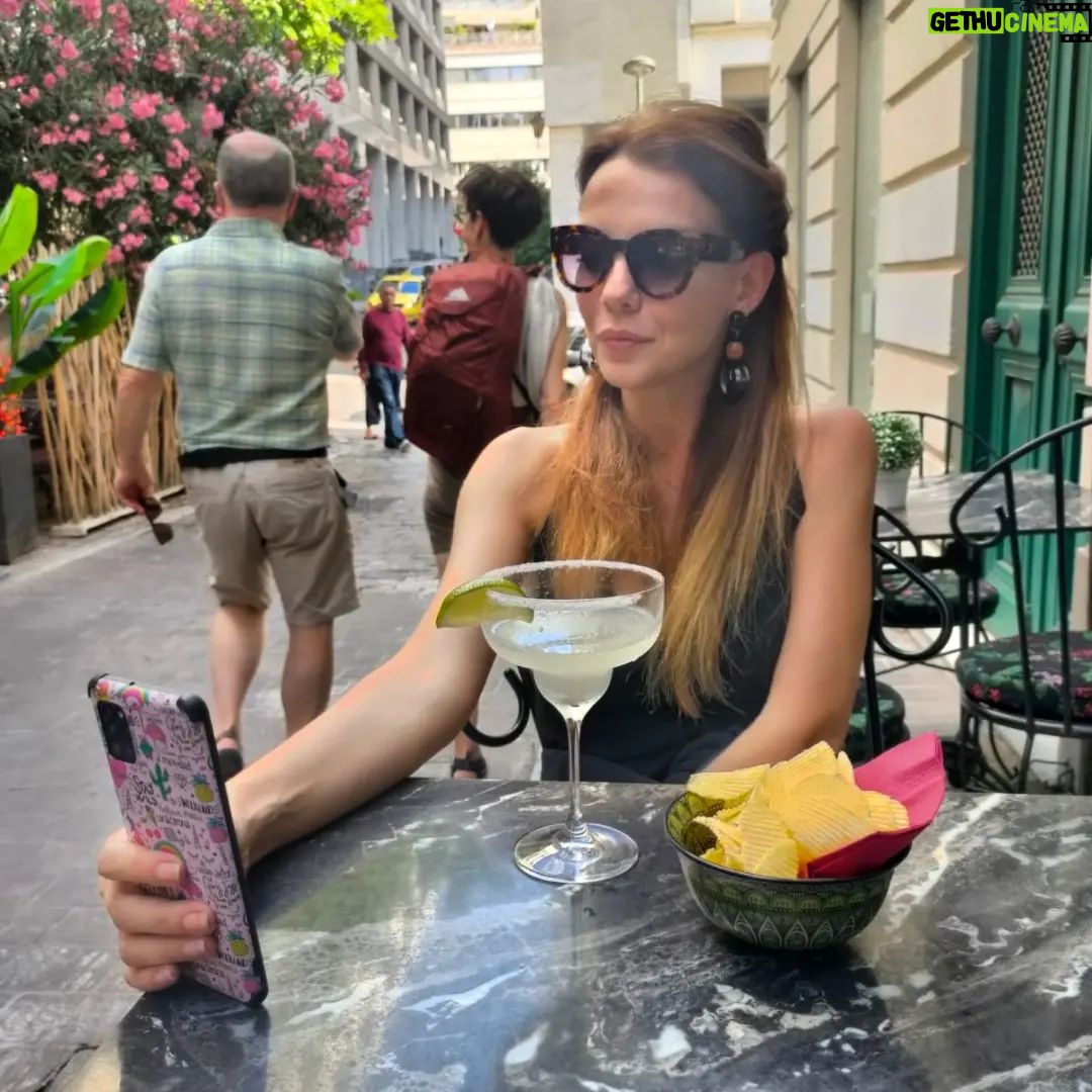 Selen Soyder - 3 Likes - Arkadaki insanları tanımıyorum🤷🏼♀️ onlarda beni tanımıyor onların kaybı🥲😂🤪